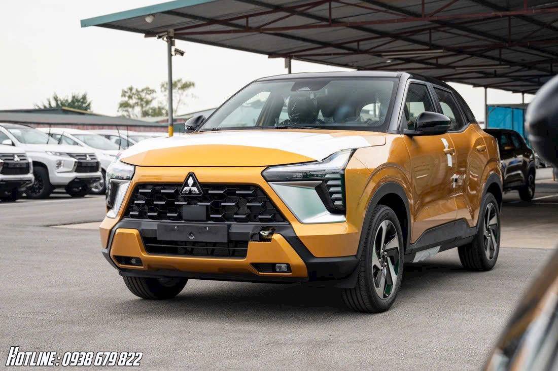 Mitsubishi Xforce Ultimate màu vàng sơn nóc đen